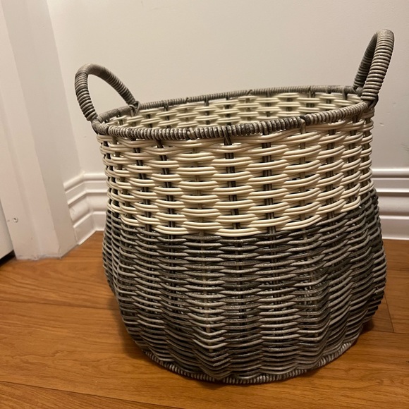 Strong vintage basket with handles - Picture 3 of 16